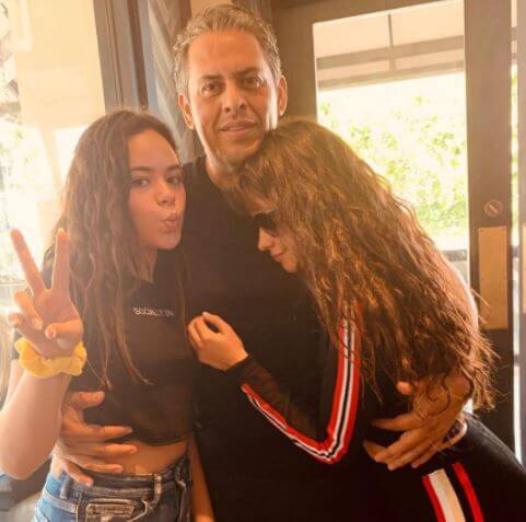 Sofia Cabello with her sister, Camila Cabello, and father, Alejandro Cabello.